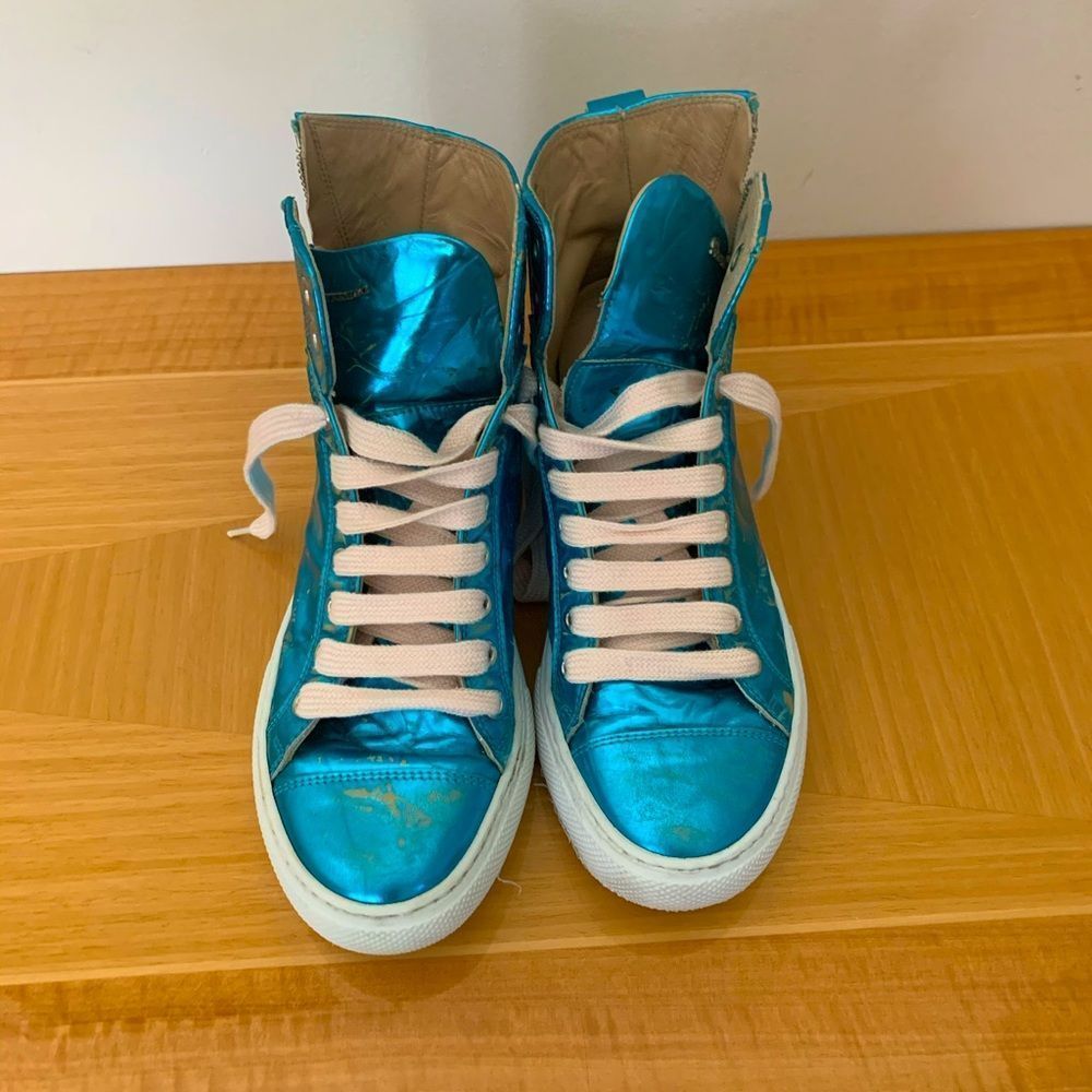 Like “Golden goose” sneakers by Barracuda brand